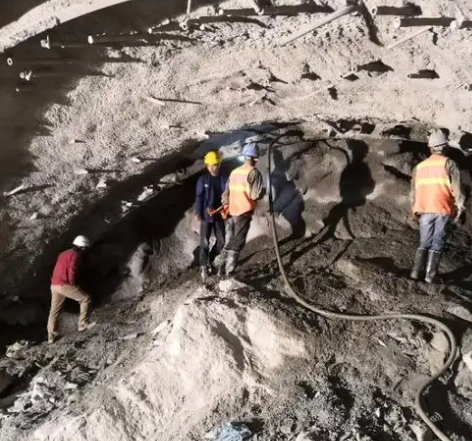 宿州拱顶带模注浆料的施工流程及注意事项